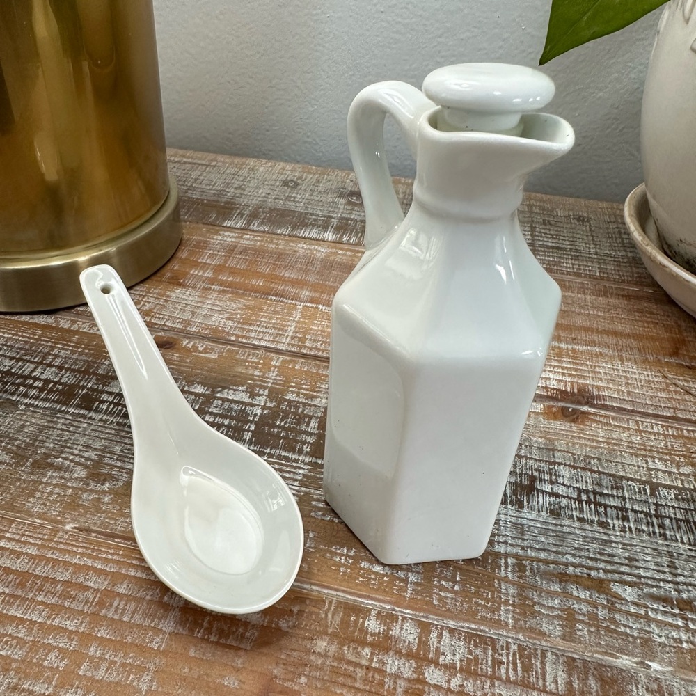 Xcell White Porcelain Oil Or Vinegar Cruet With Stopper / Ceramic Soup Spoon